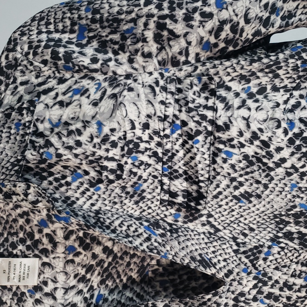 Cache Blue and Gray Snakeskin Print Blouse - SZ XS‎ - Picture 2 of 6